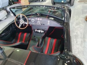 Interior de auto deportivo elegante